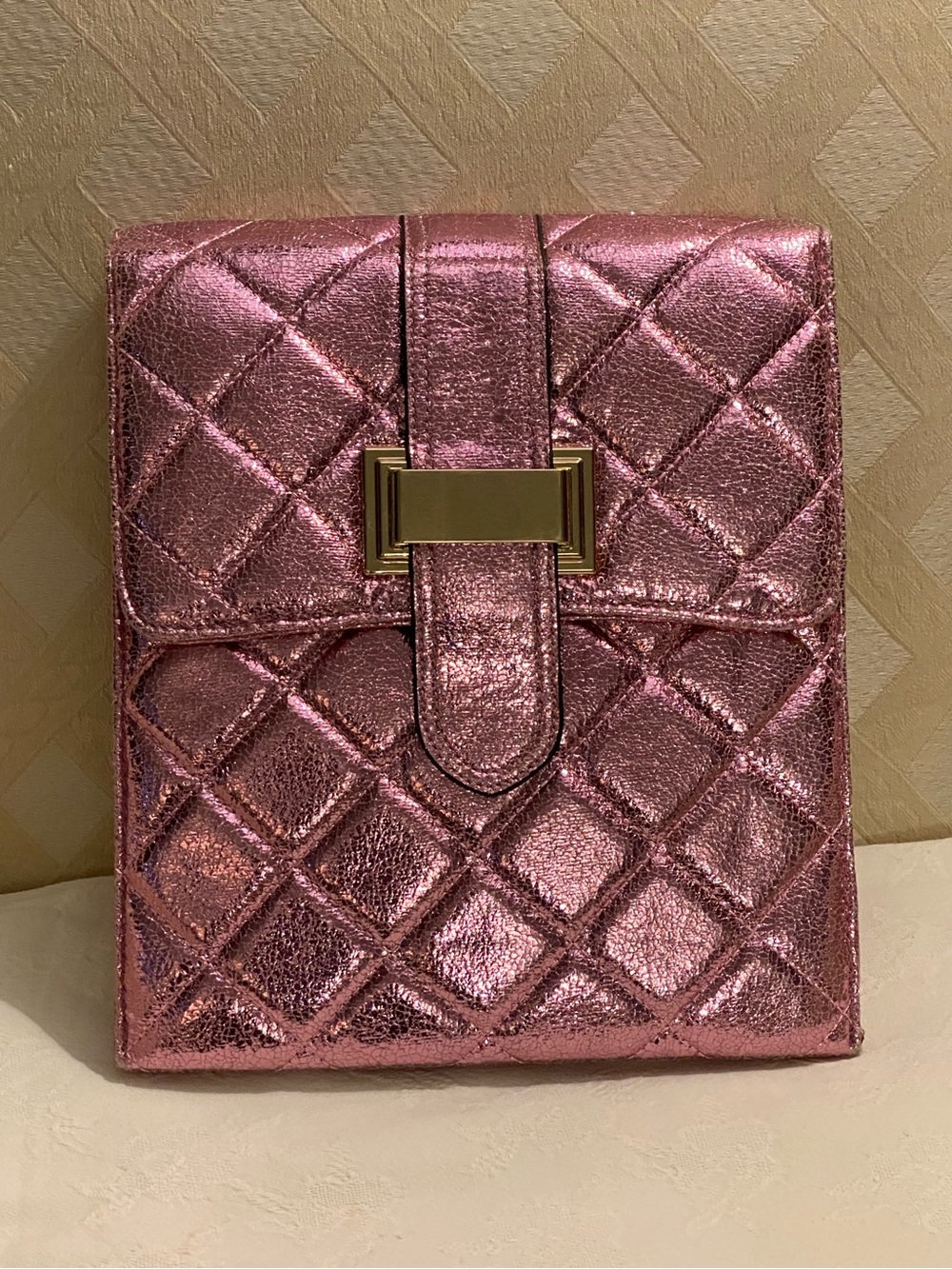 🌸 Metallic Quilted Crossbody Bag — Pink